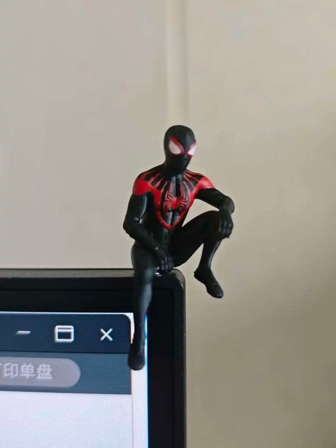 Miles Morales Noir Spider Man Sitting Pose Magnet Monitor Topper Figurine Ornament Desktop Decor Pvc Mini Figure Collect Gift